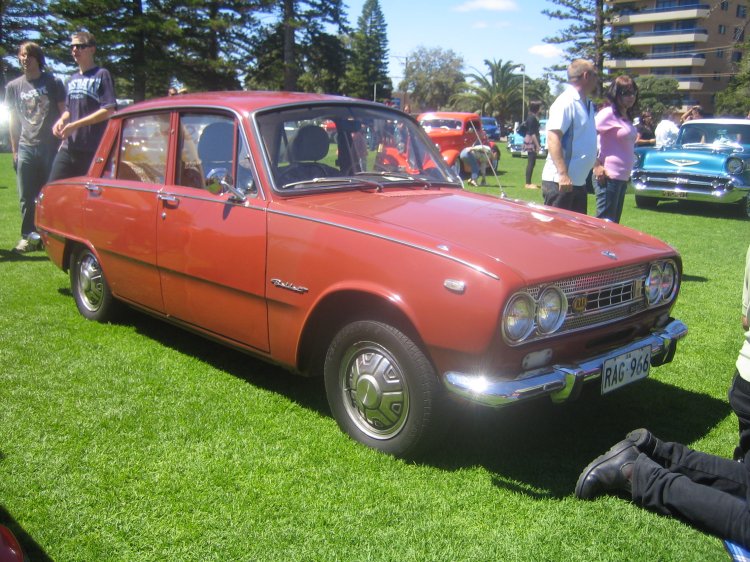 1966 Isuzu Bellett sedan - Leigh - 01.JPG