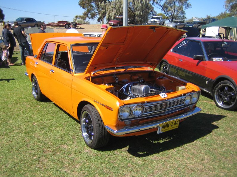 Datsun 1600 sedan - orange - 02.JPG