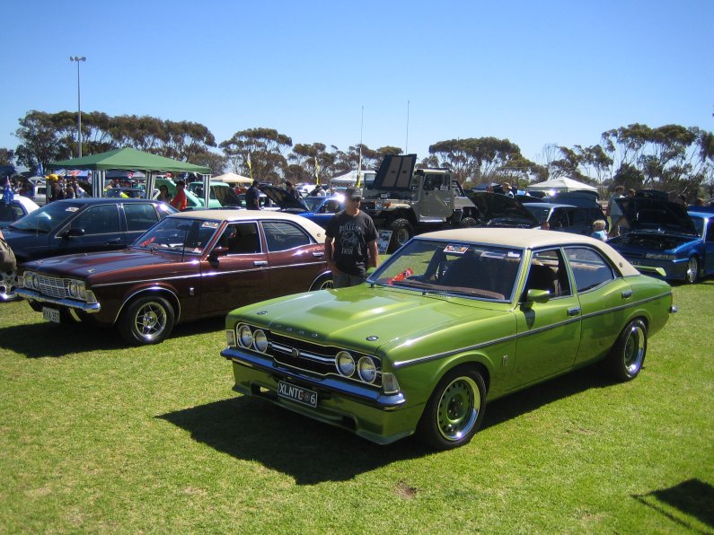 Ford TC Cortina 250 sedans.jpg