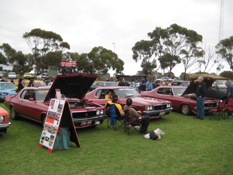 Holden HX Monaro LE's on display including HJ prototype.JPG