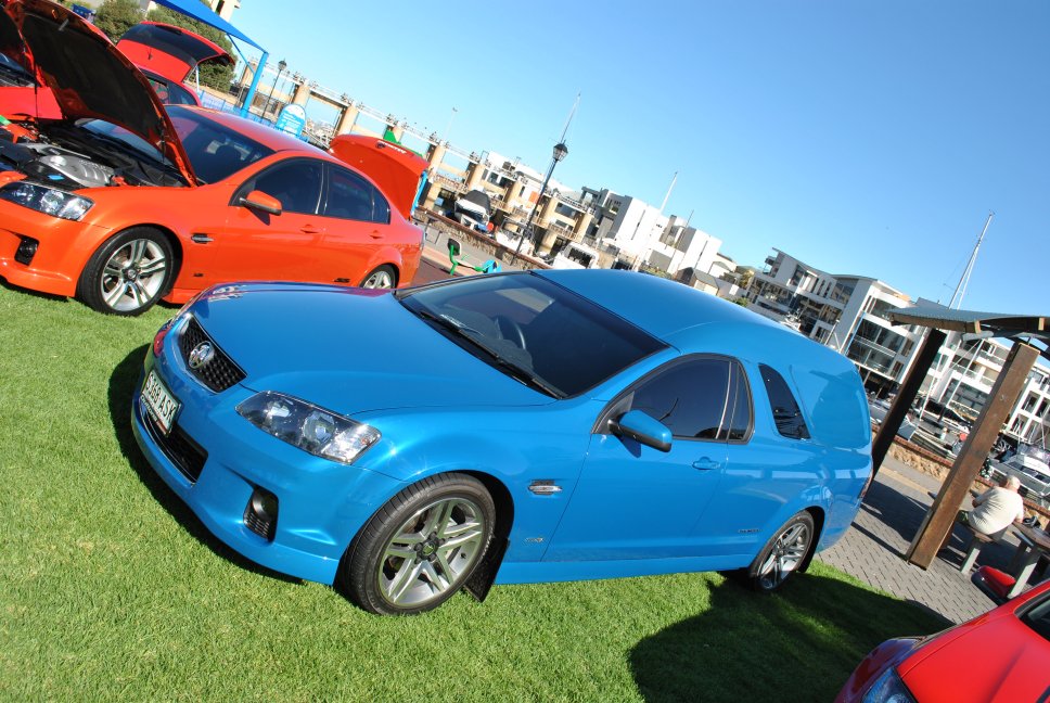 Holden VE Commodore SV6 Sandman - 02.JPG