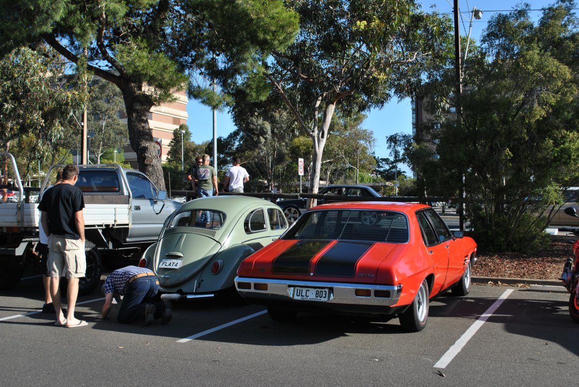 Holden HQ Monaro GTS sedan with Volkswagen Beetle.JPG