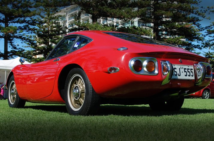 Toyota 2000 GT - 04.jpg