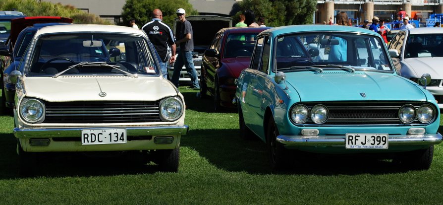 Mitsubishi Colt with Isuzu Bellett sedan.jpg