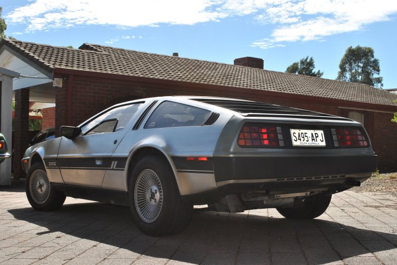 DMC-12 DeLorean - 05.JPG