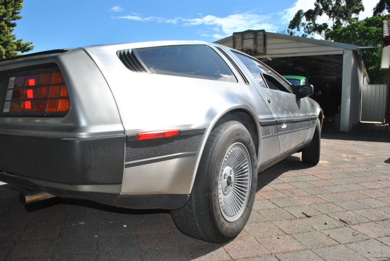 DMC-12 DeLorean - 06.JPG