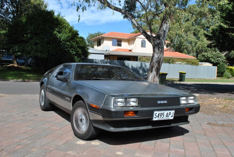 DMC-12 DeLorean - 07.JPG