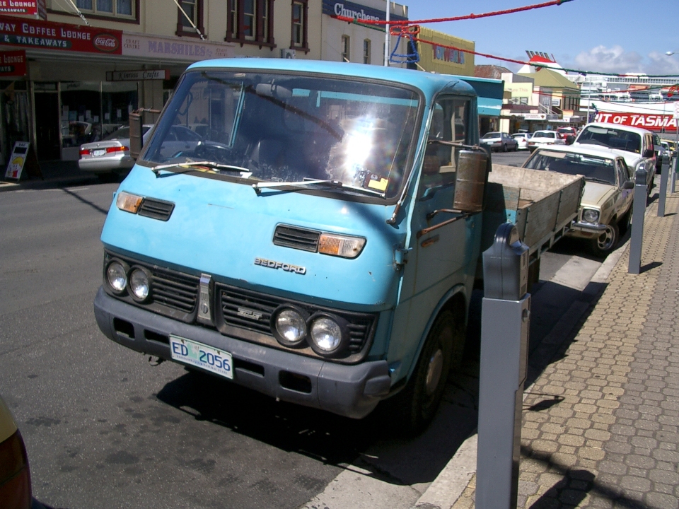 51 - Bedford-badged Isuzu Elf truck.JPG