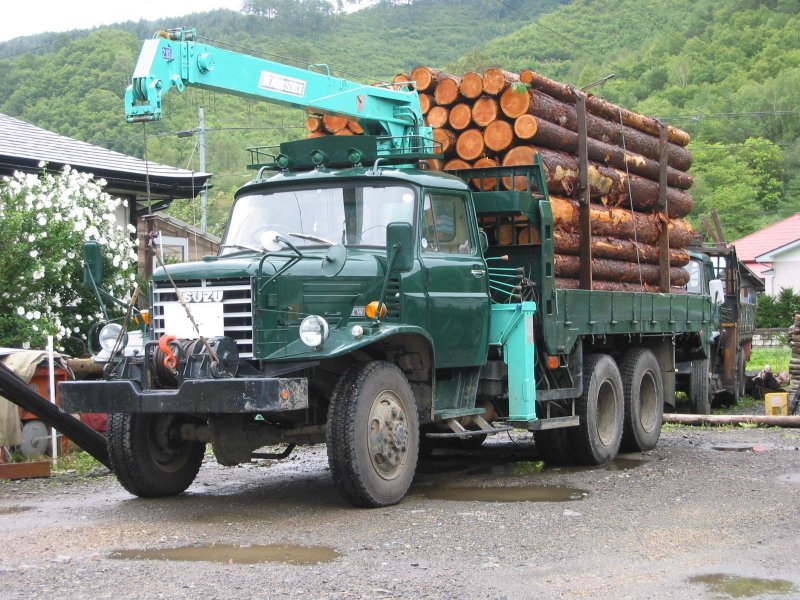 isuzu_old_truck.jpg