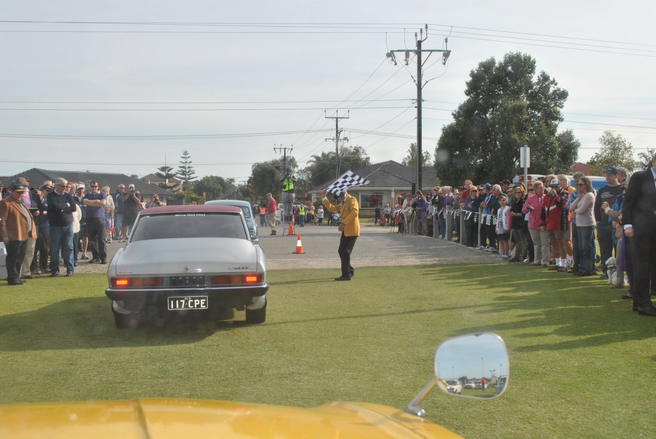 11 - Glen Dix flagging us off - Isuzu 117 Coupe.JPG