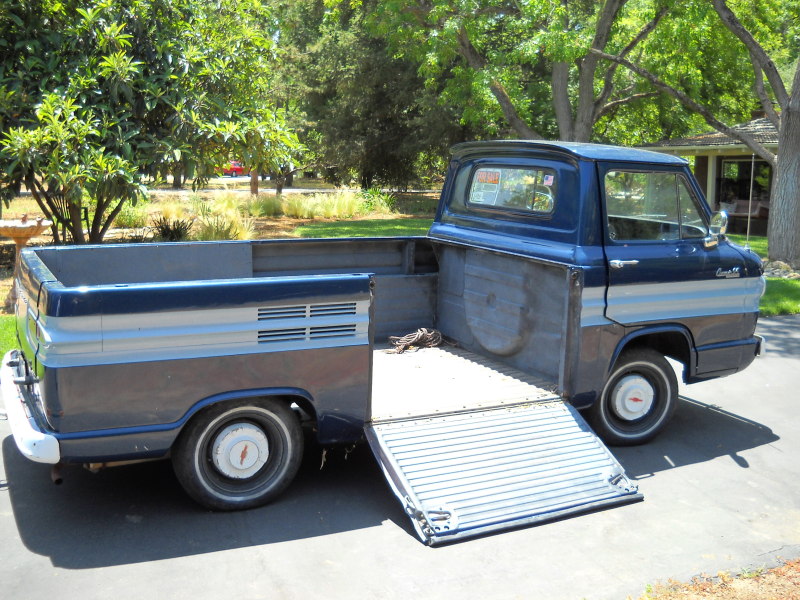 1962 Chevrolet Corvair pickup - 02.jpg