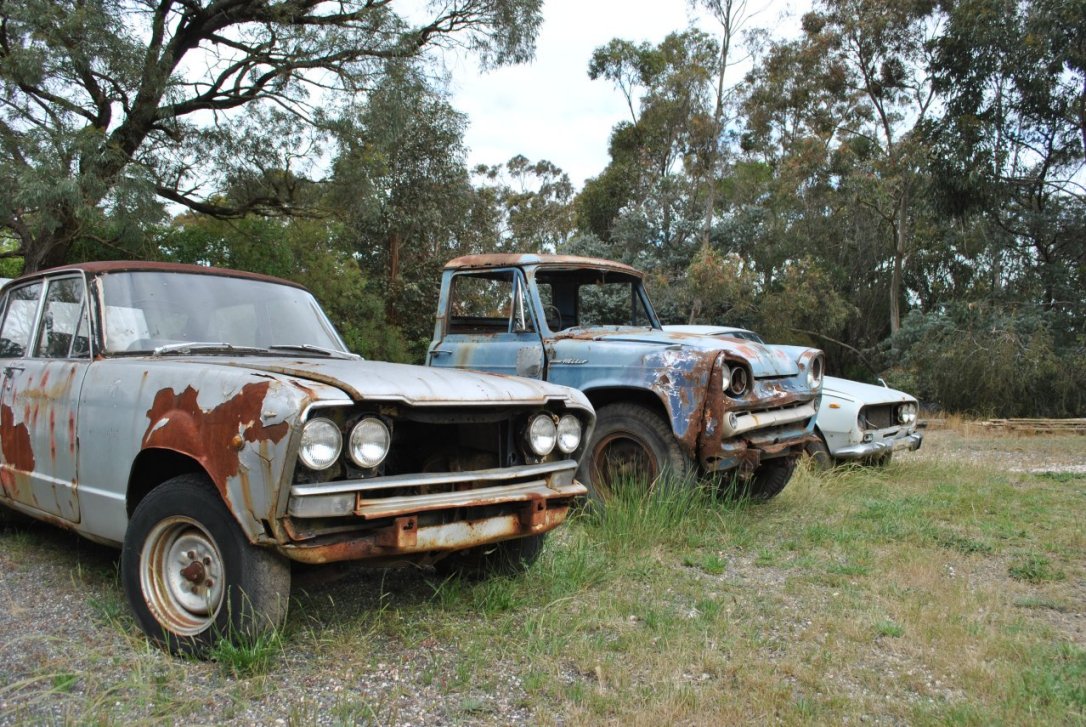 09 - Kerry's boneyard - Prince Skyline and Super Miler.JPG