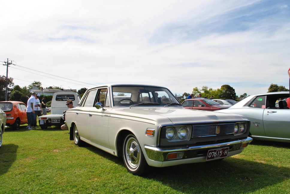 Toyota Crown S50 sedan - 01.JPG