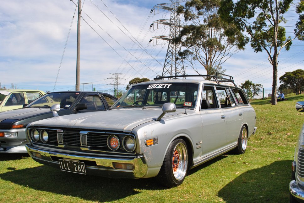 Datsun 260C 230-model wagon - 01.JPG