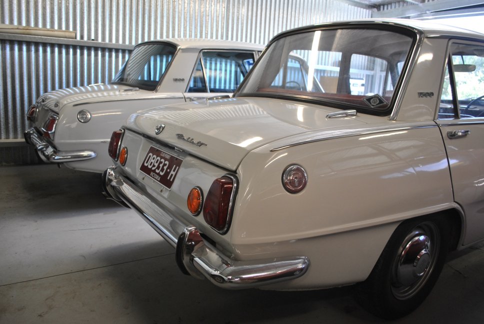 39 - white Bellett sedan with white Bellett Deluxe.JPG