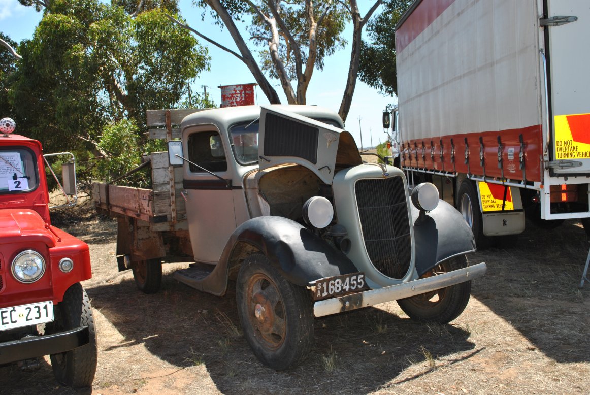 Ford V8 truck - 01.JPG