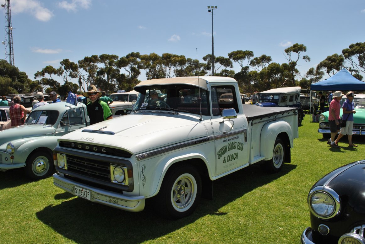 Dodge A200 pickup with Bathurst Globes - 01.JPG