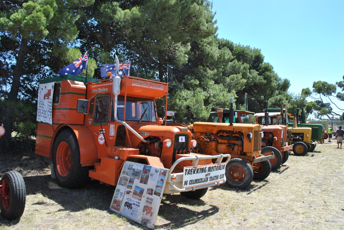 Chamberlain 9G touring tractor - 02.JPG