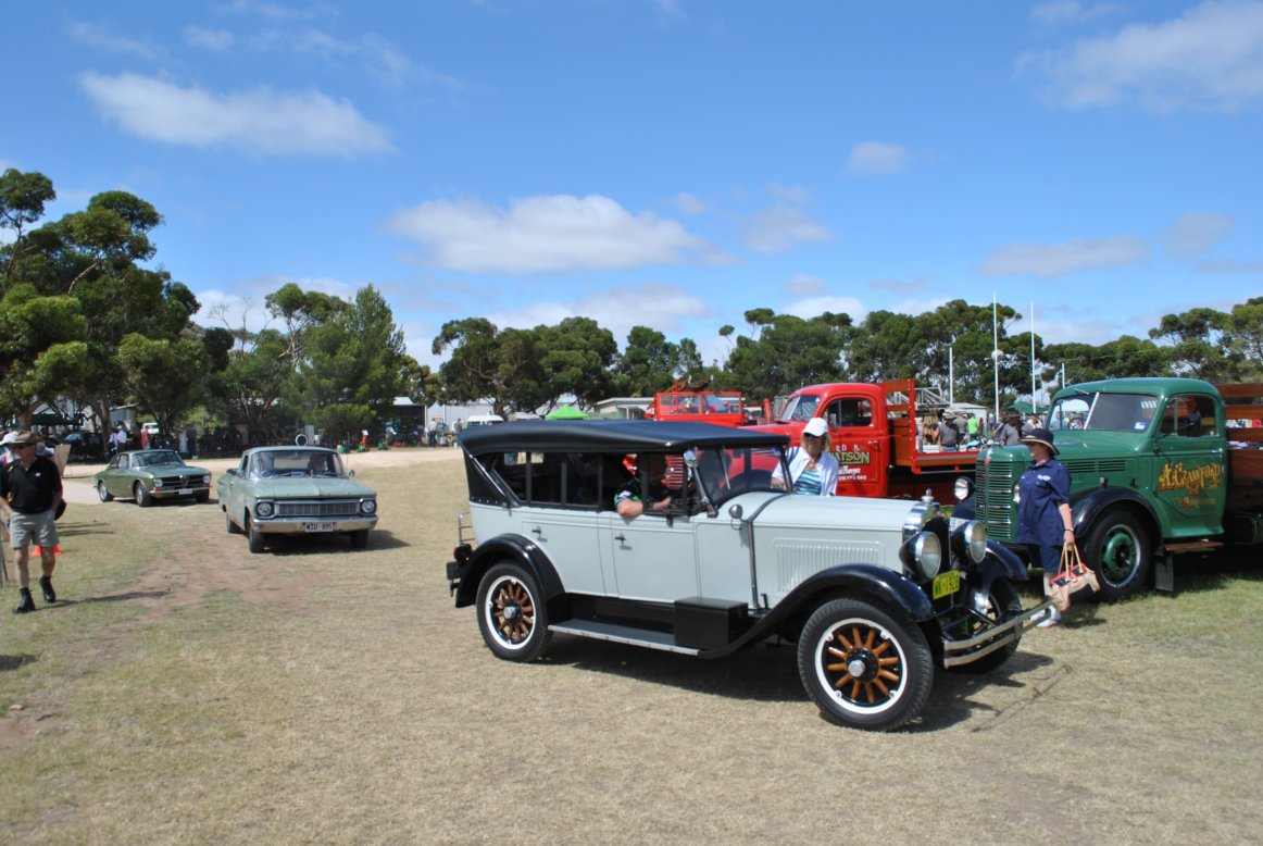 01 - Willys Knight, XP Falcon and Alfa Romeo.JPG