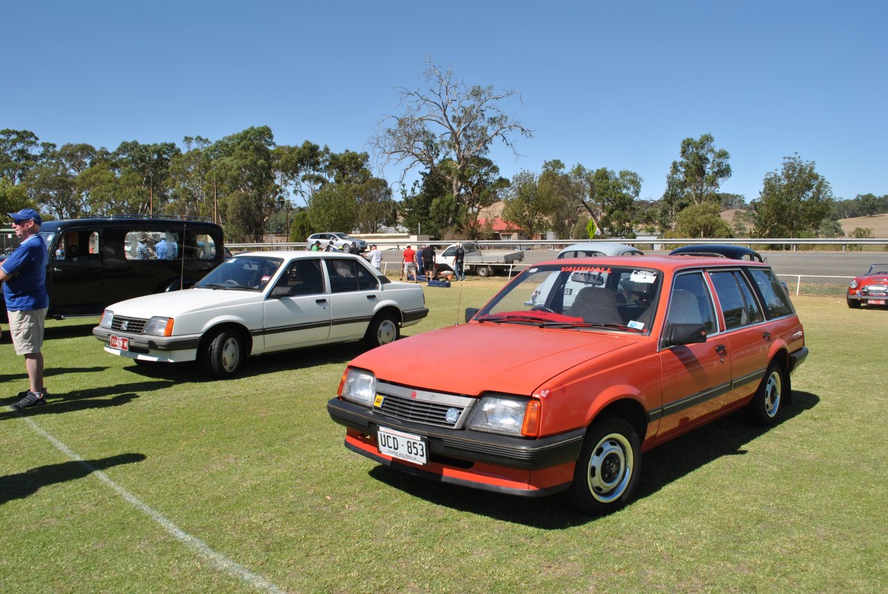 Vauxhall Cavalier - sedan and estate - GM J-cars - 01.JPG