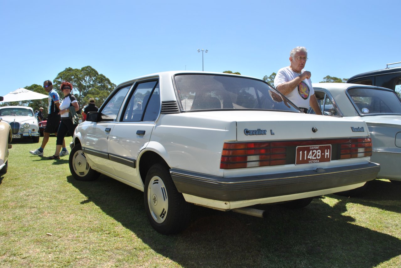 Vauxhall Cavalier - sedan - 04.JPG