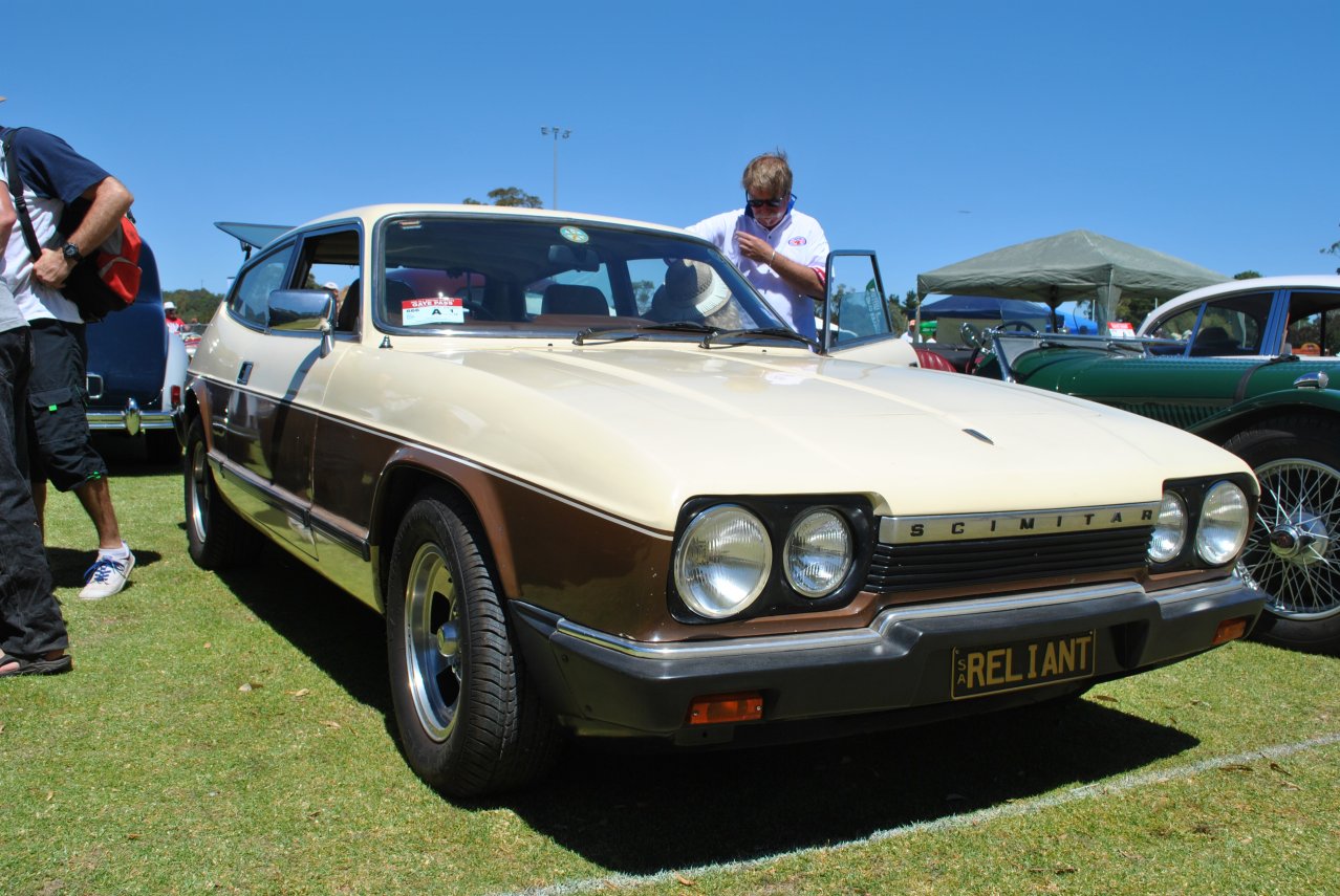 Reliant Scimitar GTE - 1976 - 01.JPG