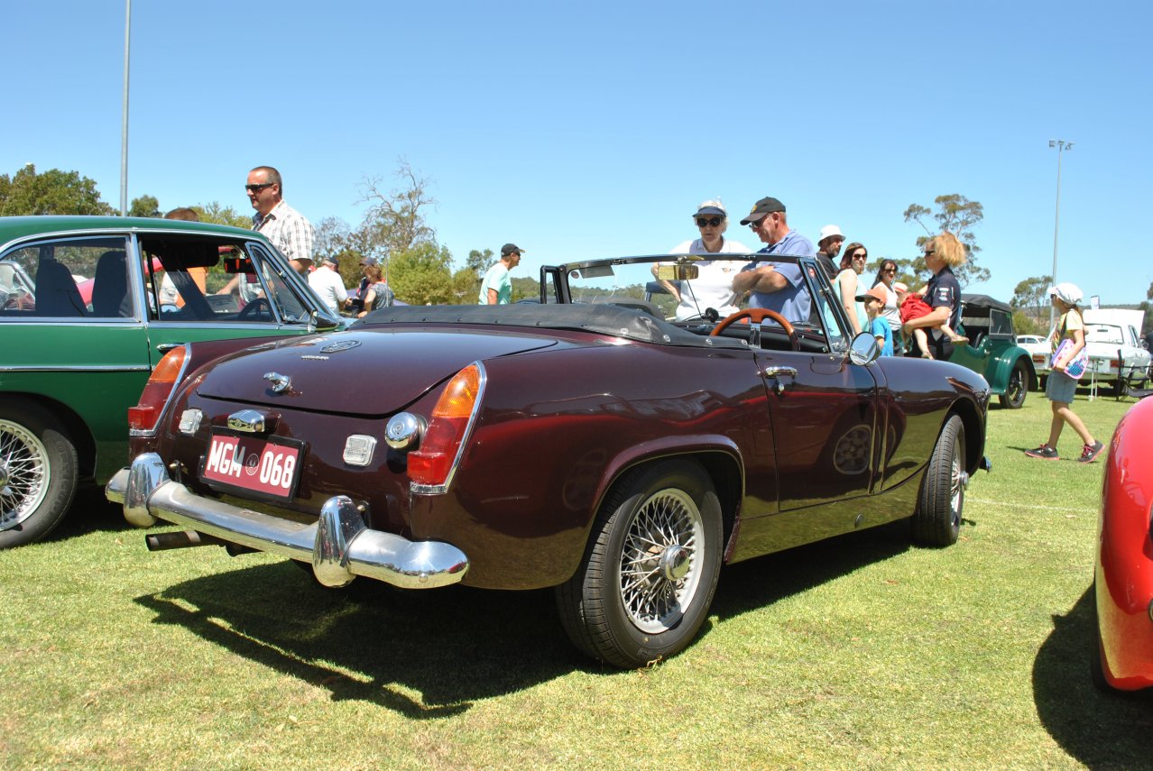 MG Midget - Sarah's old car - 09.JPG