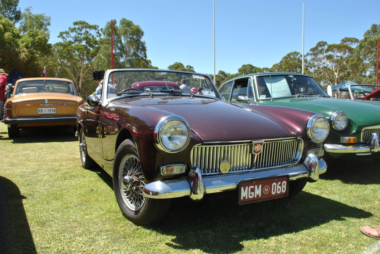 MG Midget - Sarah's old car - 10.JPG