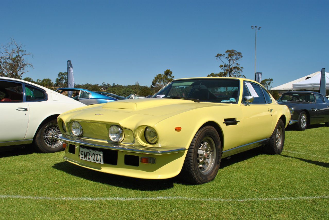 Aston Martin Vantage - 1977 - 01 - one of 16 built early flip-tail.JPG